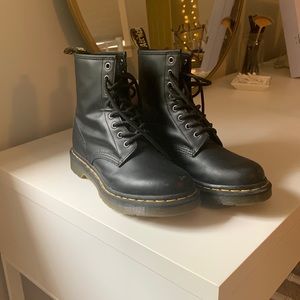 dr. Martens 1460 smooth leather lace up